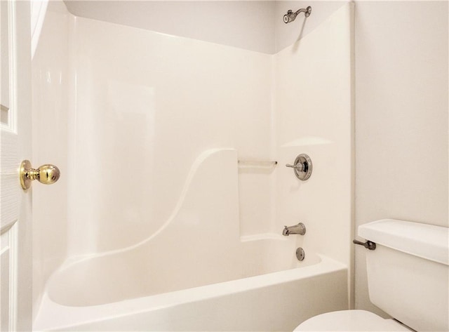 full bath with toilet and shower / tub combination