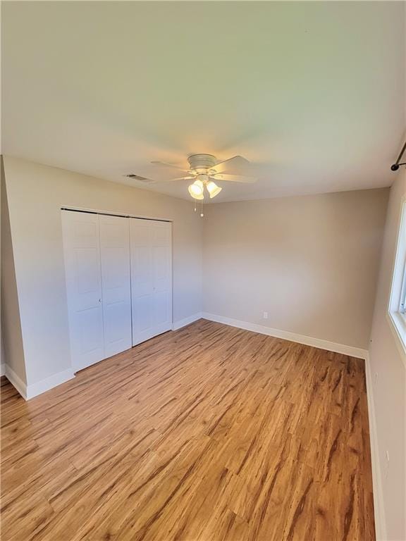 305 Amapola Cir, Terrytown, LA 70056 - unfurnished bedroom featuring light wood finished floors, baseboards, a closet, and ceiling fan