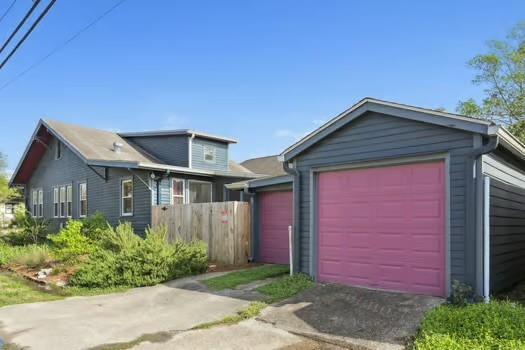 4674 Venus St, New Orleans, LA 70122 - view of garage