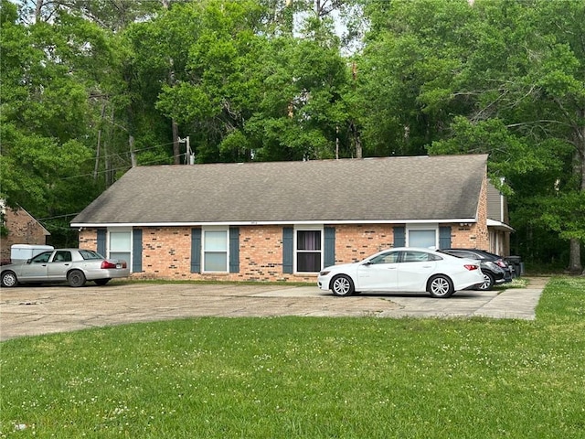 44154 Simpson Pl, Hammond, LA 70403 - ranch-style home featuring brick siding, roof with shingles, a front yard, and driveway
