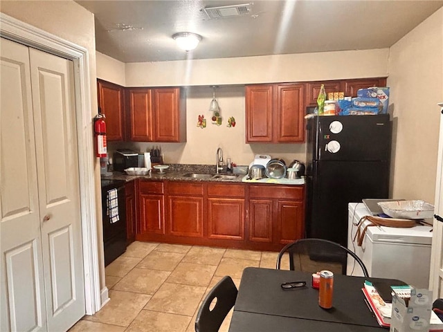44176 Simpson Pl, Hammond, LA 70403 - kitchen featuring a sink, dark countertops, visible vents, black appliances, and light tile patterned floors