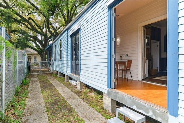1524 N Dorgenois St, New Orleans, LA 70119 - view of property exterior with fence