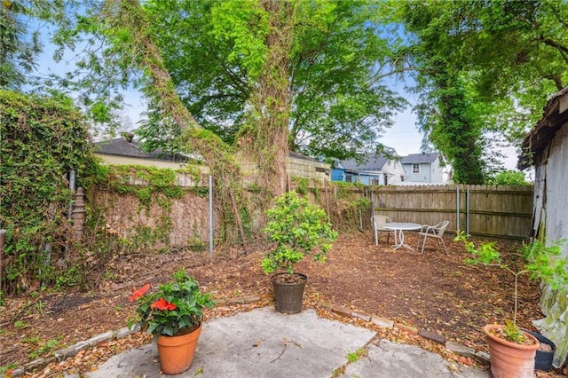 1524 N Dorgenois St, New Orleans, LA 70119 - fenced backyard featuring a patio