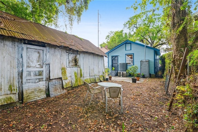 1524 N Dorgenois St, New Orleans, LA 70119 - rear view of property featuring an outbuilding and fence