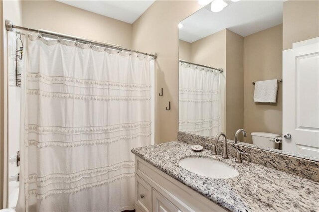 full bath with a shower with curtain and vanity