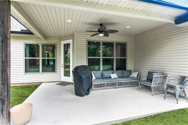 view of patio featuring an outdoor hangout area and a ceiling fan