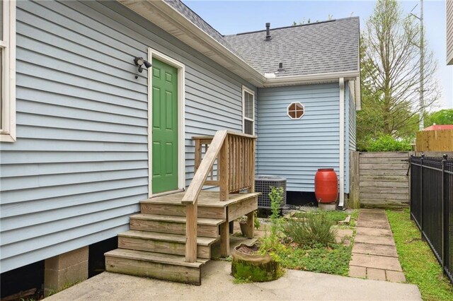 7464 Pitt St, New Orleans, LA 70118 - entrance to property with a shingled roof