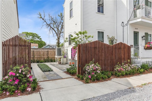 1217 N Tonti St, New Orleans, LA 70119 - view of side of home with a balcony