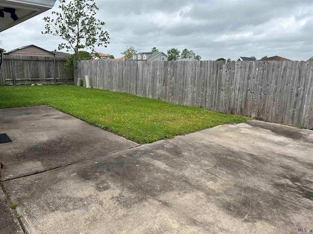 3404 Veronica Dr, Chalmette, LA 70043 - view of yard with a patio area
