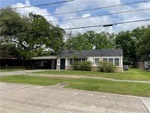 65 Willow Dr, Gretna, LA 70053 - view of front of property featuring a front lawn