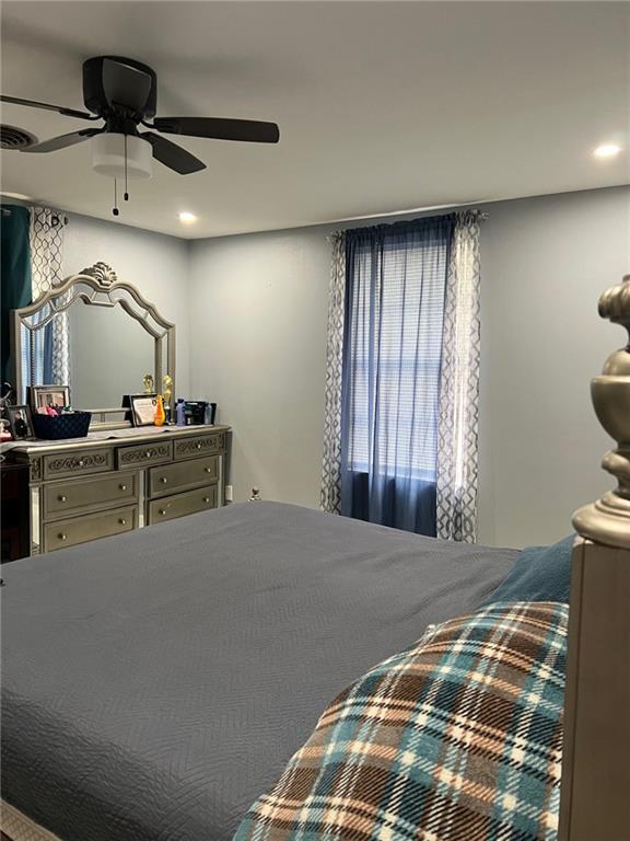 209 10th St, Bridge City, LA 70094 - bedroom with recessed lighting, visible vents, and ceiling fan