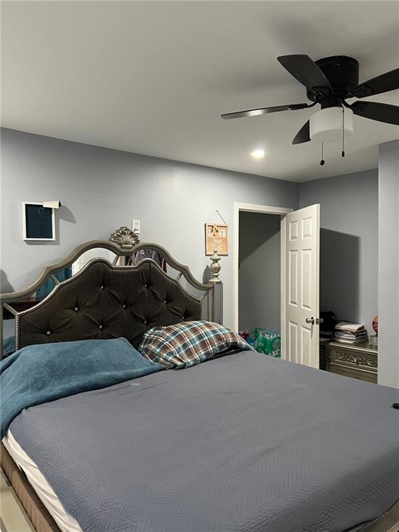 209 10th St, Bridge City, LA 70094 - bedroom with ceiling fan