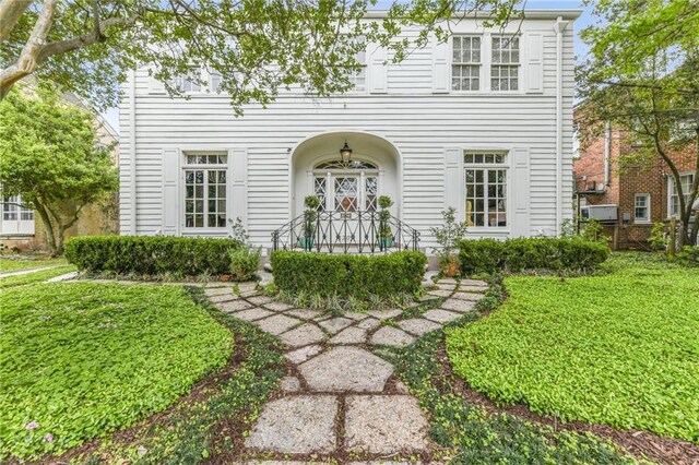 4209 Vendome Pl, New Orleans, LA 70125 - view of front facade with a front lawn