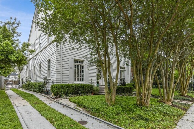4209 Vendome Pl, New Orleans, LA 70125 - view of property exterior featuring a gate and fence