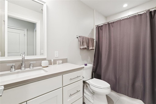 731 St Charles Ave Unit 311, New Orleans, LA 70130 - full bathroom with toilet, a shower with curtain, vanity, and recessed lighting