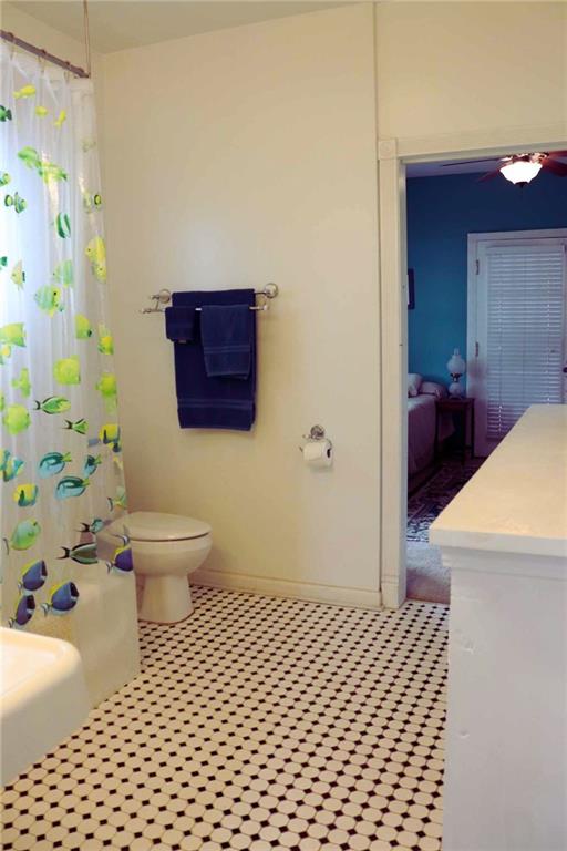 3612 Johnson St, Metairie, LA 70001 - full bath with toilet and baseboards