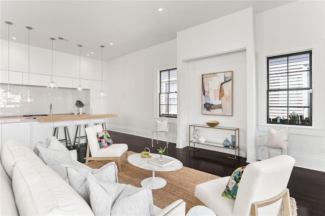 1035 Arabella St, New Orleans, LA 70115 - living room featuring dark wood-type flooring, baseboards, and recessed lighting