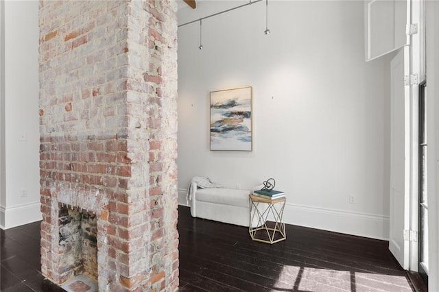 1035 Arabella St, New Orleans, LA 70115 - sitting room featuring wood-type flooring and baseboards
