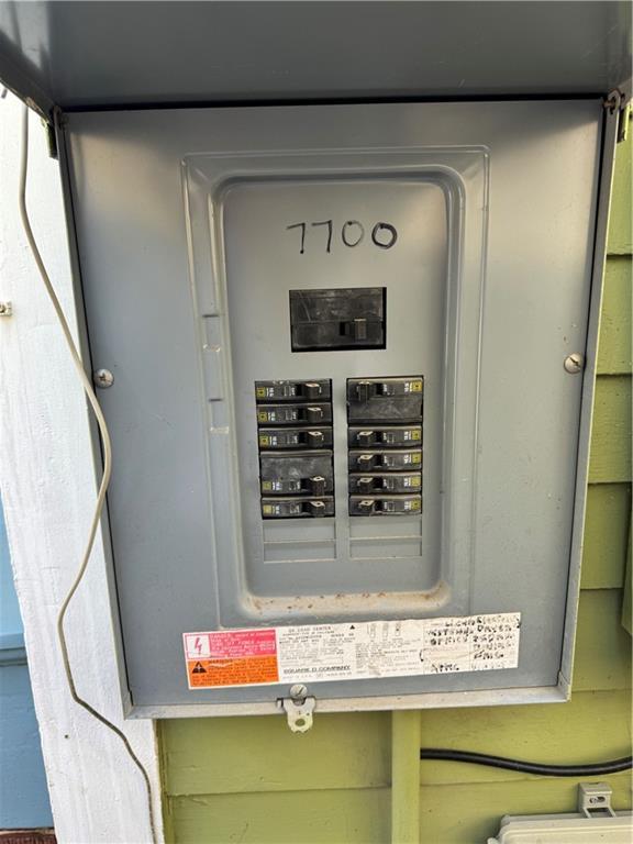 770002 Spruce St, New Orleans, LA 70118 - utilities with electric panel