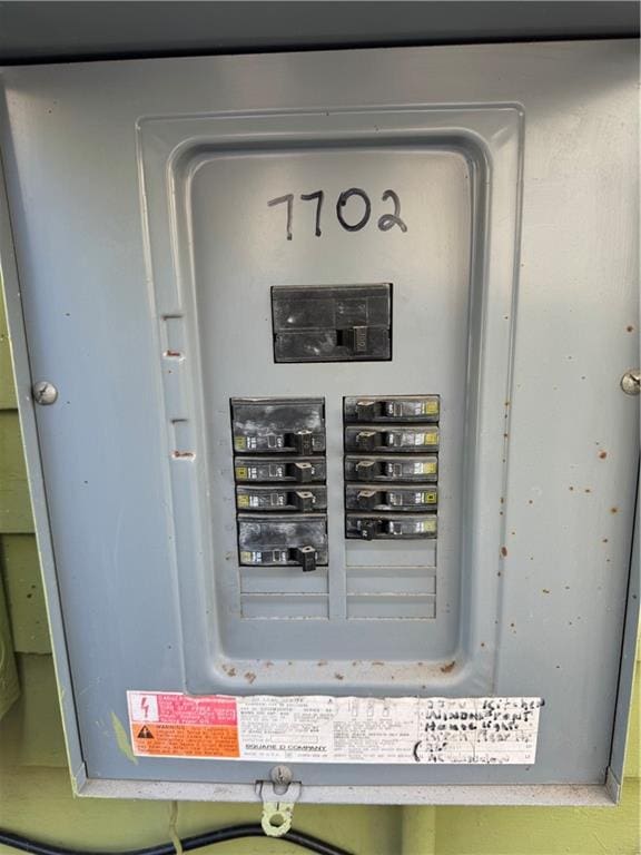 770002 Spruce St, New Orleans, LA 70118 - utility room featuring electric panel