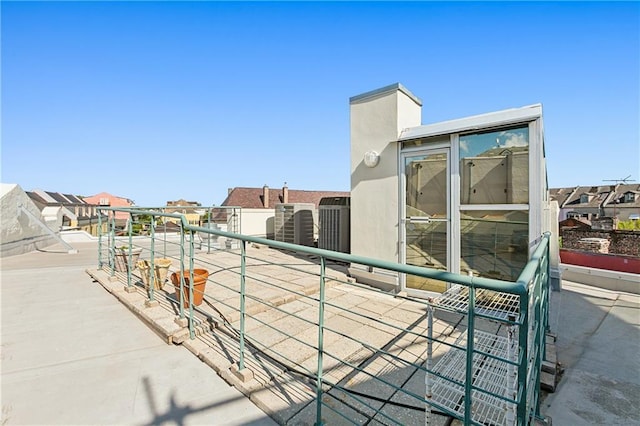 515 Ursulines Ave, New Orleans, LA 70116 - balcony featuring a residential view