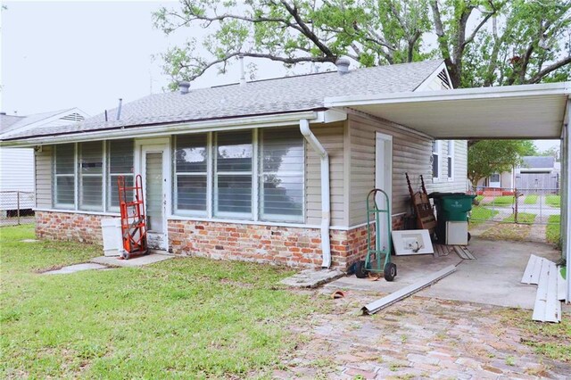 view of front facade with a front lawn, stone siding, and fence