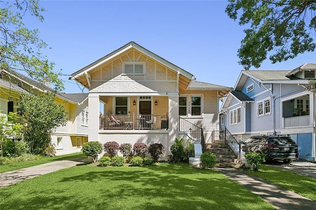 view of front of house with a front lawn