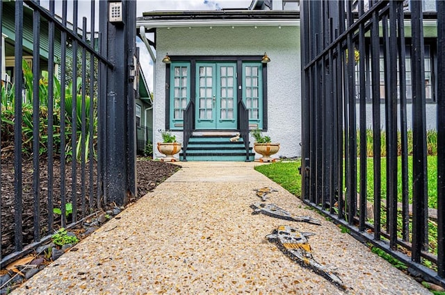 property entrance featuring stucco siding
