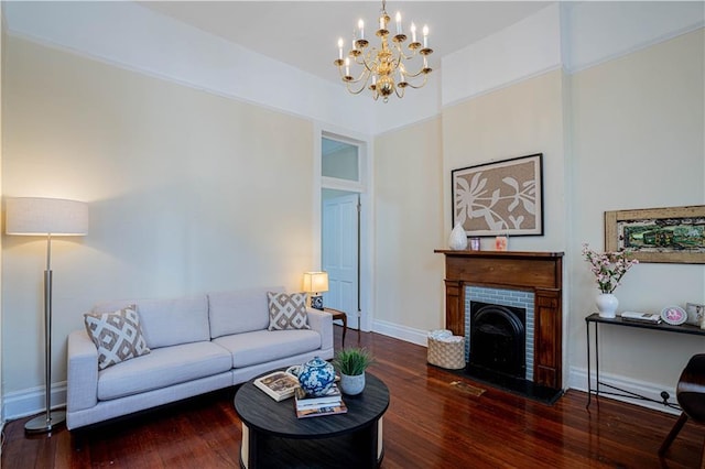living area with an inviting chandelier, a fireplace, a high ceiling, wood finished floors, and baseboards