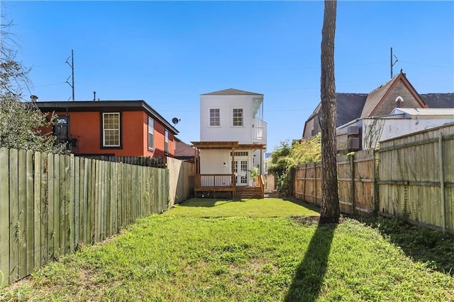view of yard featuring a fenced backyard