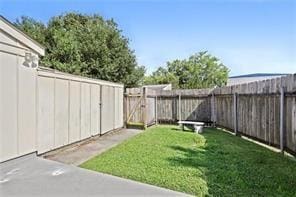 5004-0606 Newlands St, Metairie, LA 70006 - view of yard featuring a fenced backyard