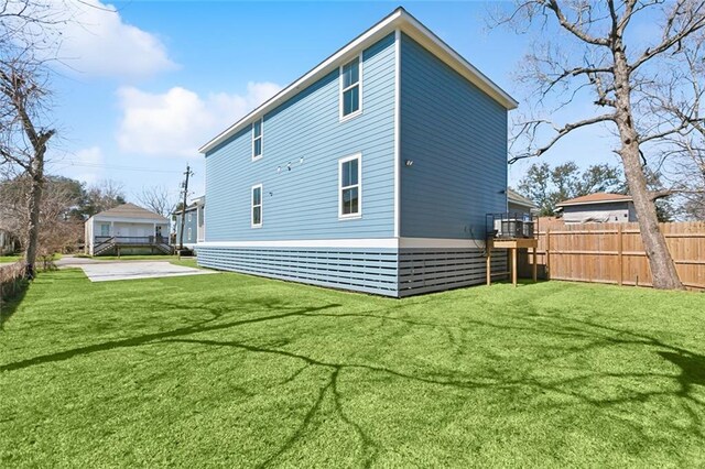 2825-27 Spain St, New Orleans, LA 70122 - rear view of house featuring fence and a lawn