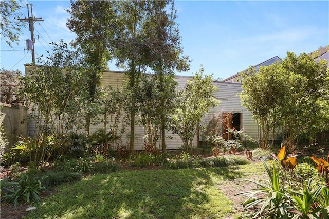 1723 Prytania St, New Orleans, LA 70130 - view of yard