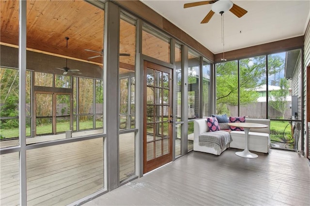 sunroom / solarium featuring ceiling fan