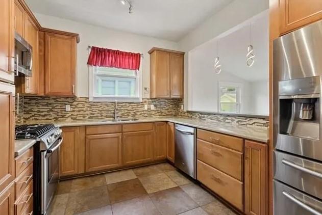 820 Solomon Pl, New Orleans, LA 70119 - kitchen with stainless steel appliances, decorative backsplash, a sink, and light countertops