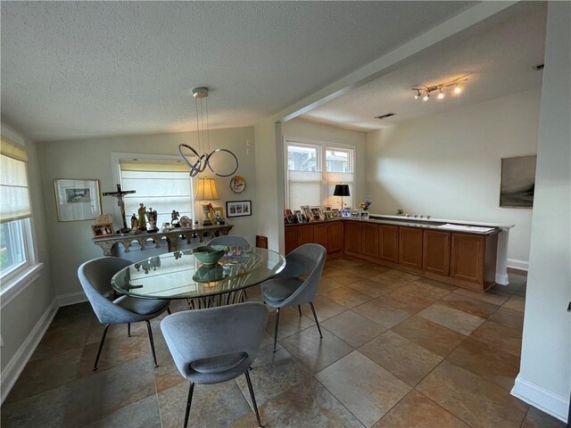 820 Solomon Pl, New Orleans, LA 70119 - dining space featuring a textured ceiling, baseboards, and a chandelier