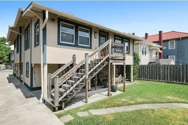 820 Solomon Pl, New Orleans, LA 70119 - view of front facade featuring stucco siding and a patio area