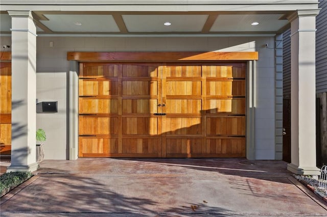 1426 N Roman St, New Orleans, LA 70116 - garage with concrete block wall