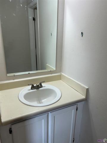 158-160 Beech St, Covington, LA 70443 - bathroom featuring vanity