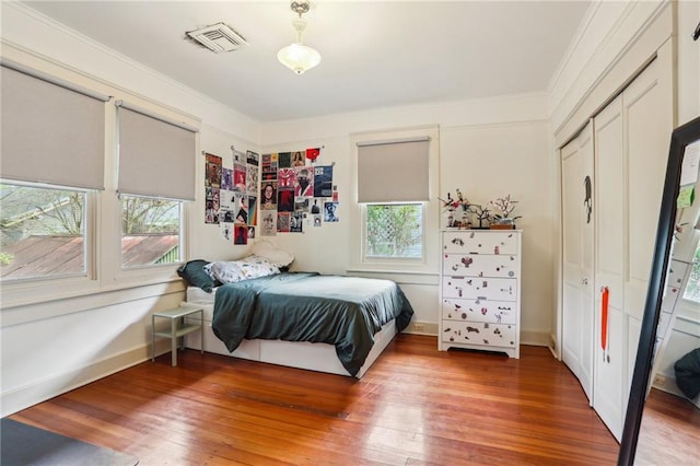 2227 Wirth Pl, New Orleans, LA 70115 - bedroom with light wood-style floors, visible vents, baseboards, and ornamental molding