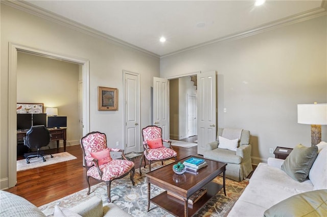 519 Homestead Ave, Metairie, LA 70005 - living area featuring crown molding, baseboards, recessed lighting, and wood finished floors