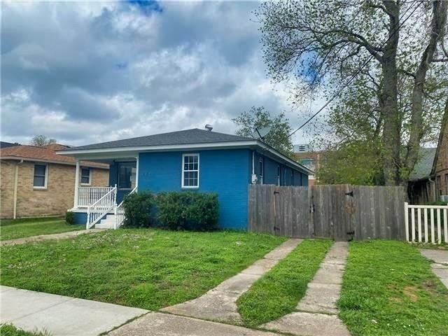 2359 Prentiss Ave, New Orleans, LA 70122 - view of front of property with covered porch, a front yard, fence, and a gate