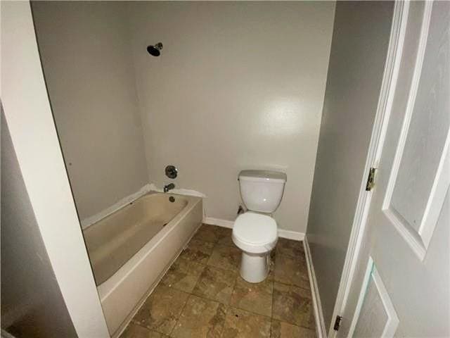 2359 Prentiss Ave, New Orleans, LA 70122 - full bath featuring toilet, a bathing tub, and baseboards