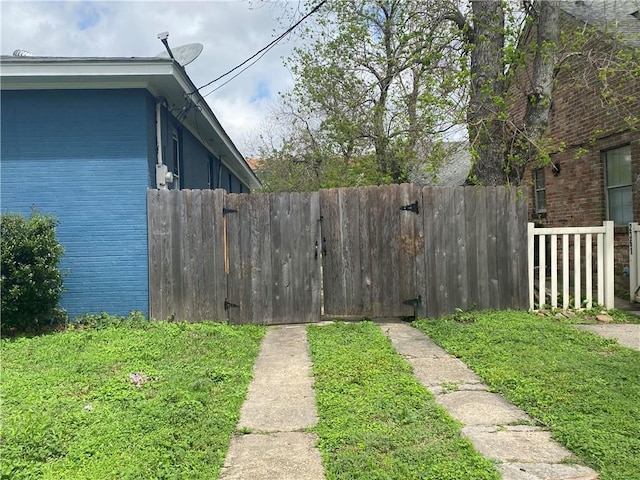 2359 Prentiss Ave, New Orleans, LA 70122 - view of yard with fence