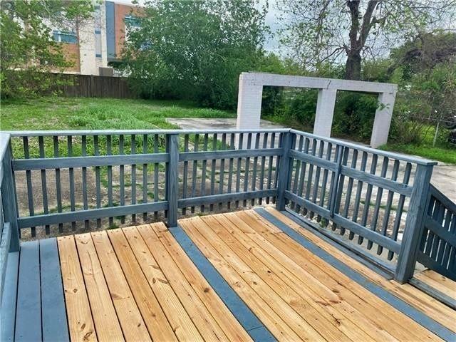 2359 Prentiss Ave, New Orleans, LA 70122 - view of wooden deck