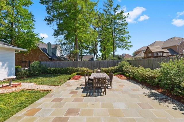 3752 Lake Charles Dr, Gretna, LA 70056 - view of patio featuring outdoor dining area and a fenced backyard