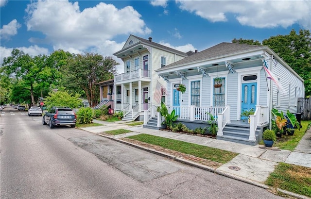 view of front of property featuring a porch