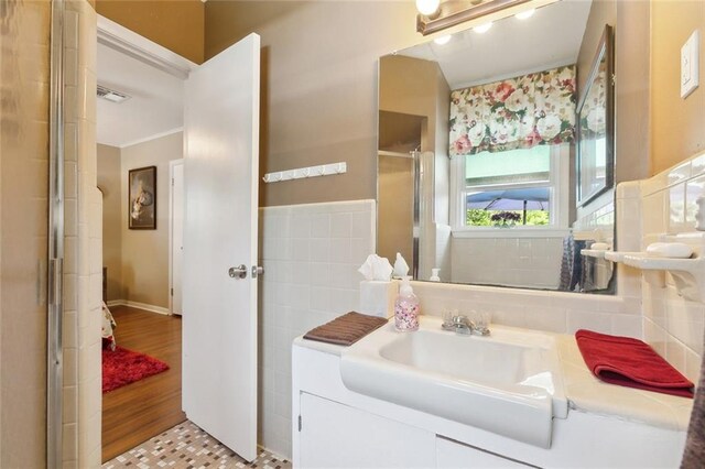 3000 Clifford Dr, Metairie, LA 70002 - bathroom with visible vents, a stall shower, and vanity