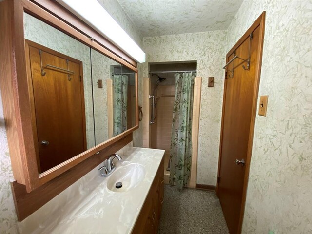 bathroom featuring curtained shower and vanity