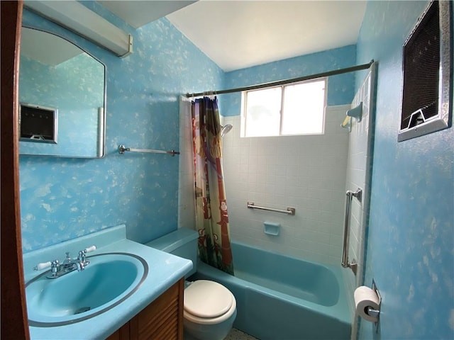 full bathroom featuring shower / bathtub combination with curtain, vanity, and toilet